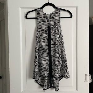 Elizabeth and James Black and White Silk Top Size S
